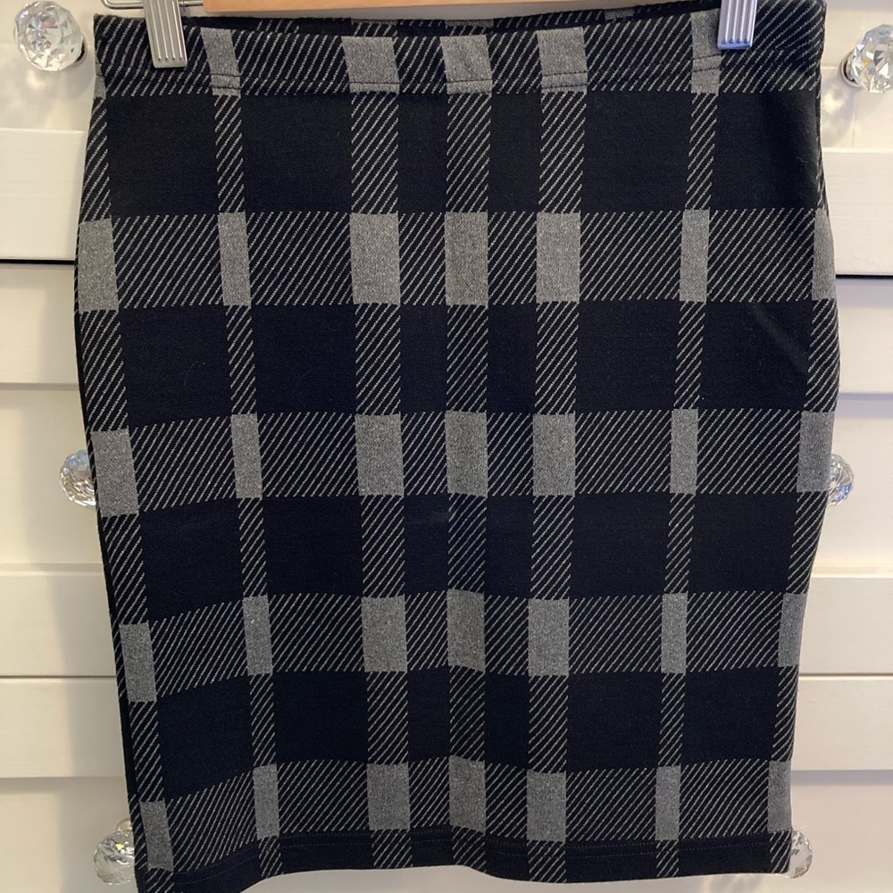 Le Chateau stretchy pencil skirt - Picture 4 of 9